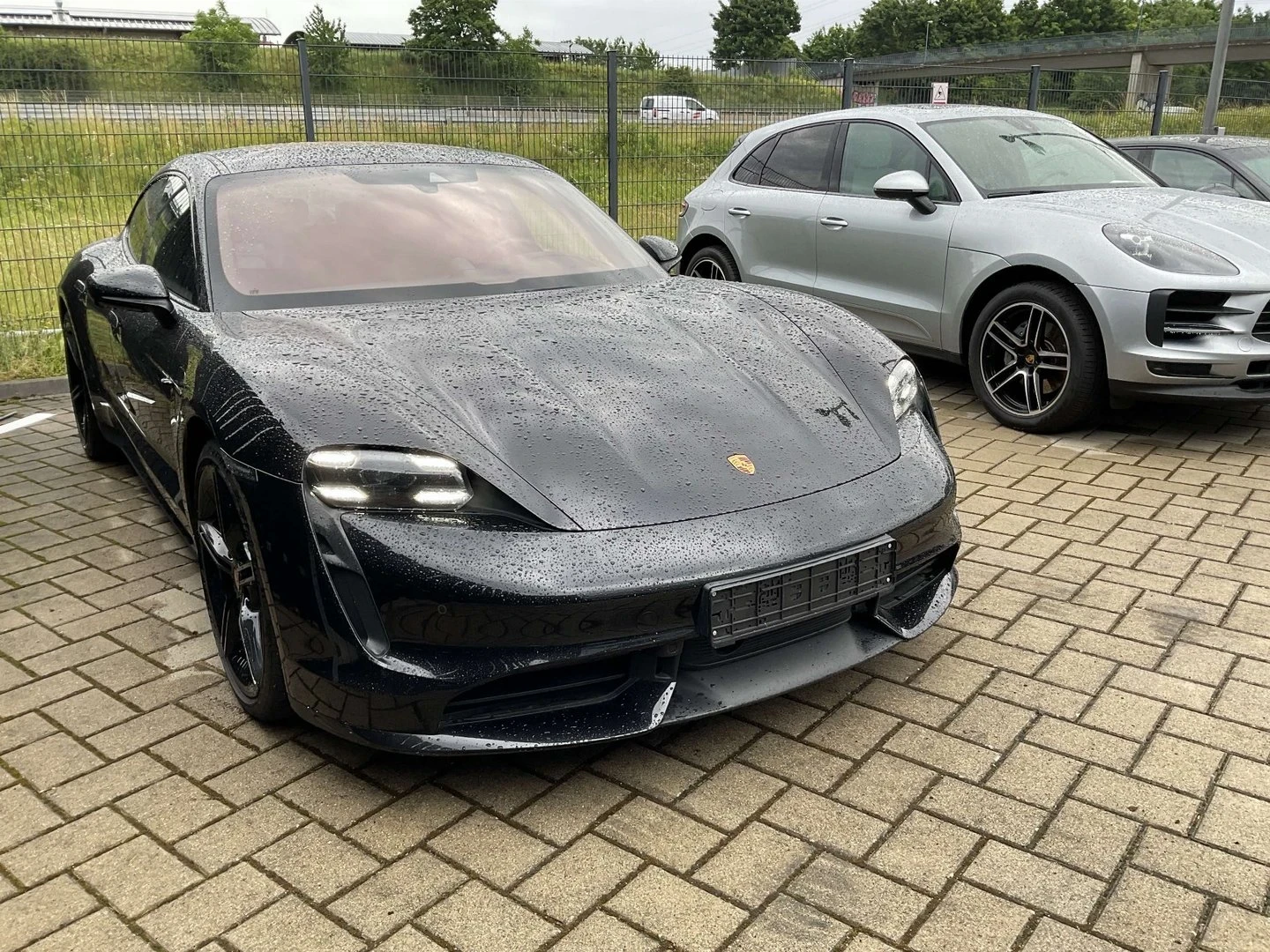 Porsche Taycan TURBO  - изображение 2