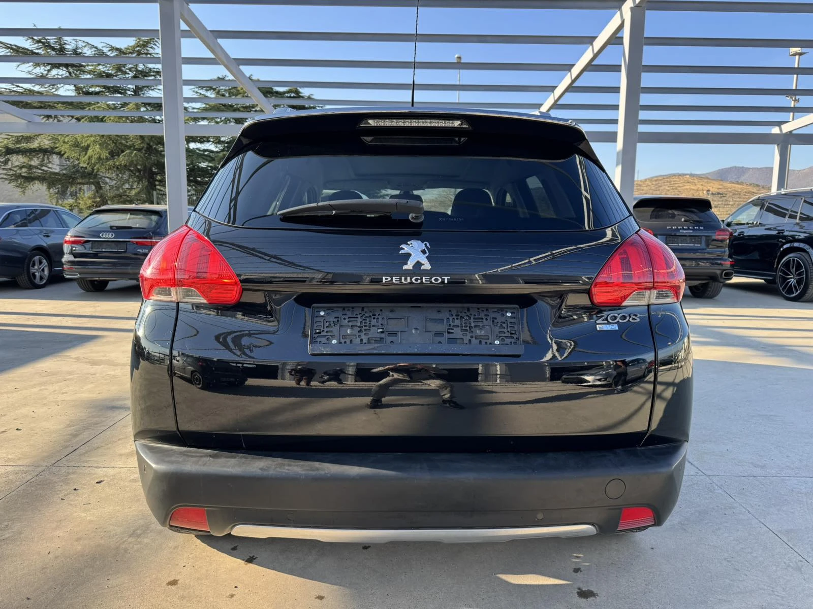 Peugeot 2008 93ps* НАВИ* КОЖА* ПАНО* ПАРКТ* LED - изображение 4