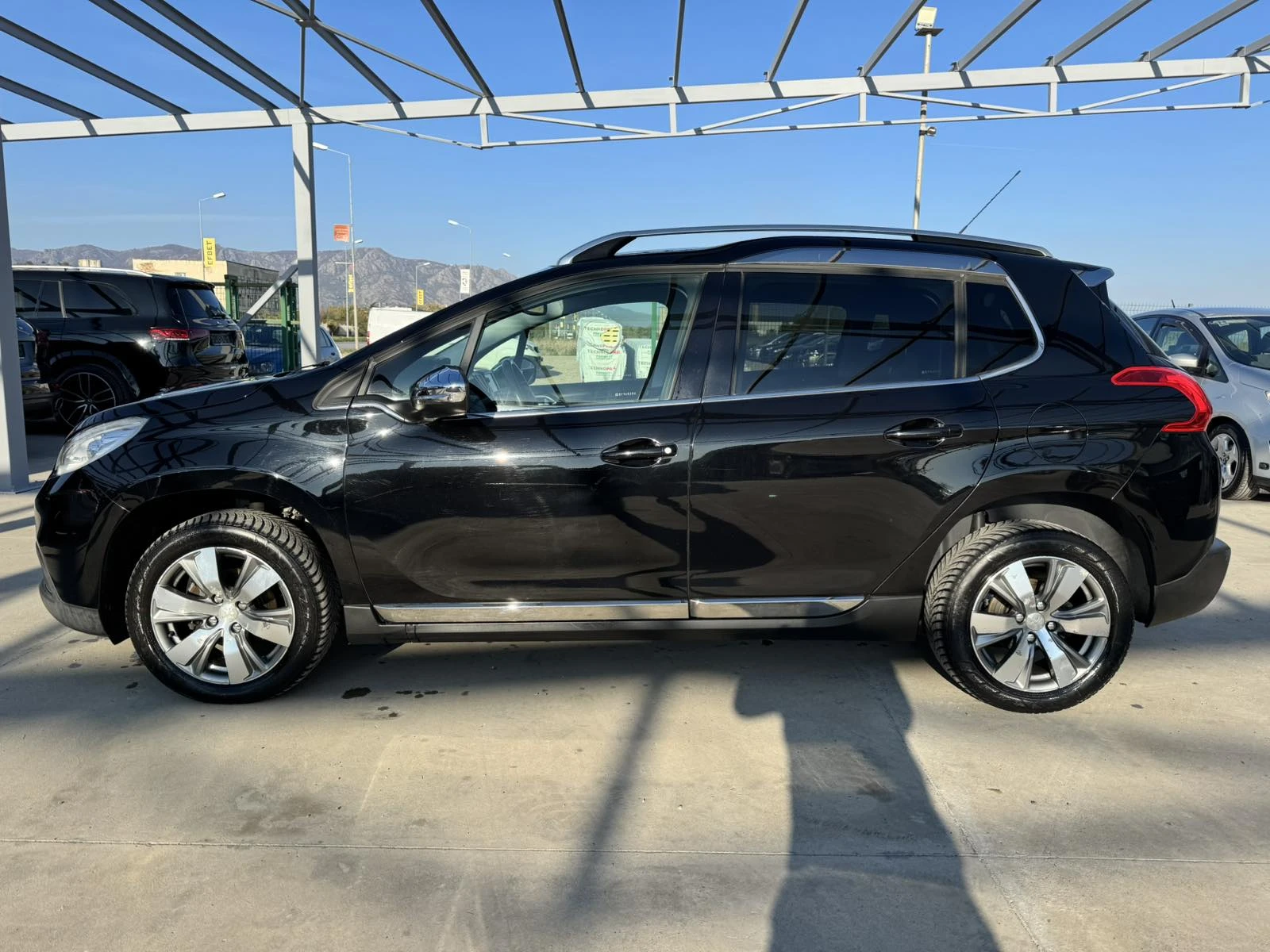 Peugeot 2008 93ps* НАВИ* КОЖА* ПАНО* ПАРКТ* LED - изображение 2