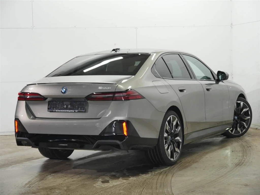 BMW 550 xDrive - изображение 2