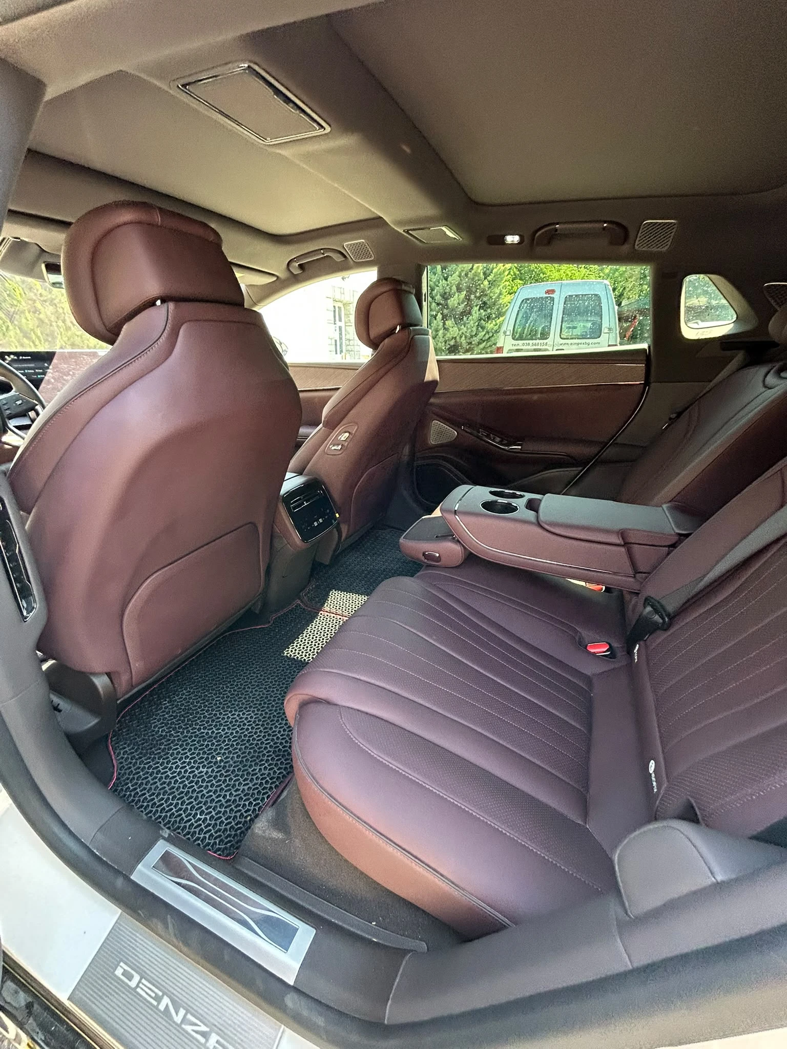 Denza 9 GT, снимка 4 - Автомобили и джипове - 56191721
