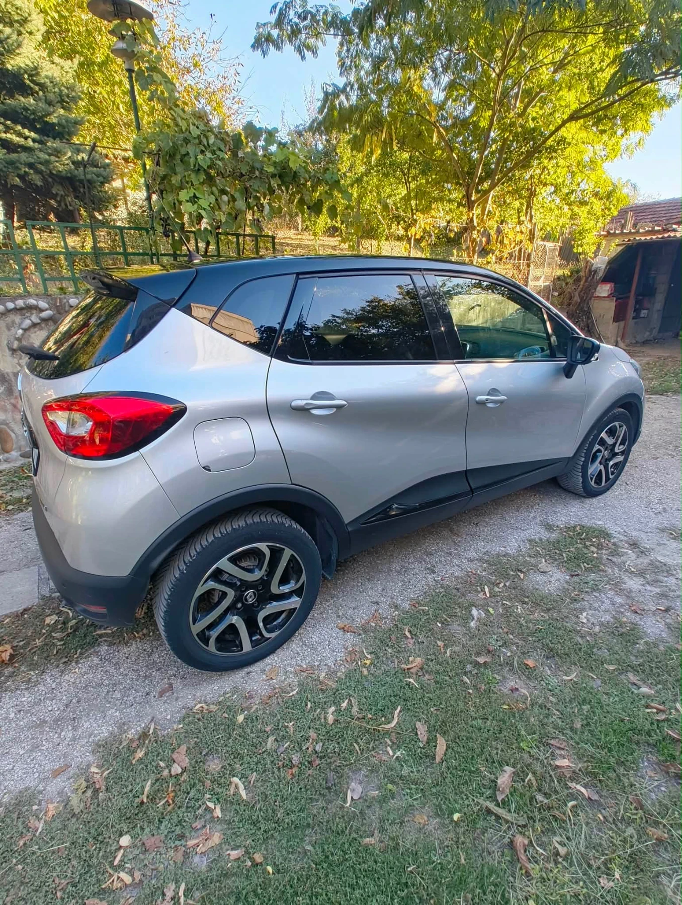 Renault Captur, снимка 6 - Автомобили и джипове - 56339492