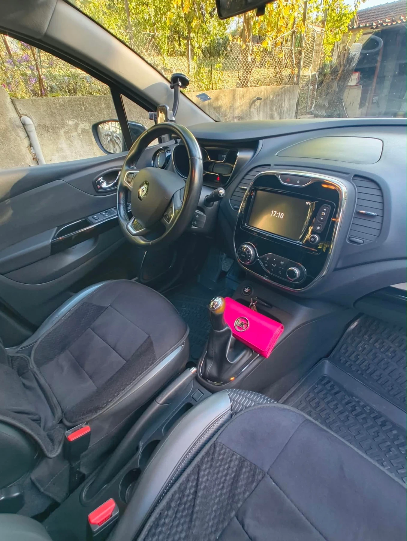 Renault Captur, снимка 13 - Автомобили и джипове - 56339492