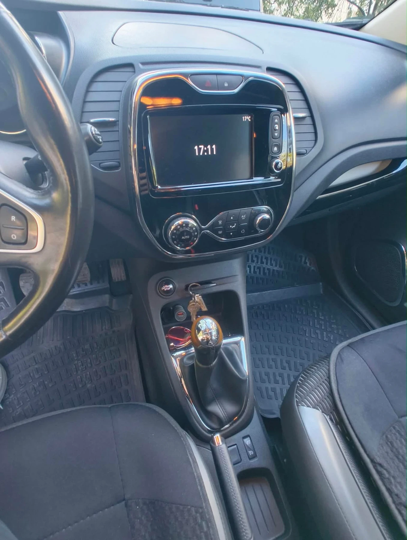 Renault Captur, снимка 15 - Автомобили и джипове - 56339492