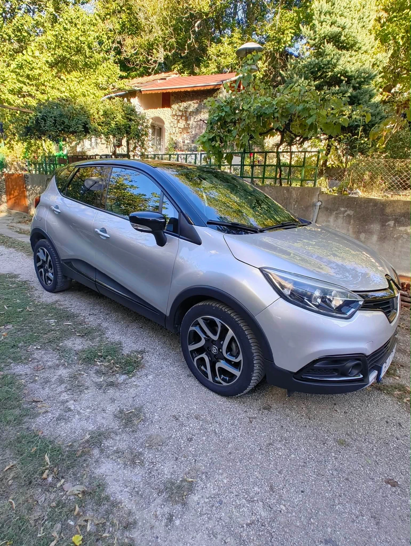 Renault Captur, снимка 2 - Автомобили и джипове - 56339492