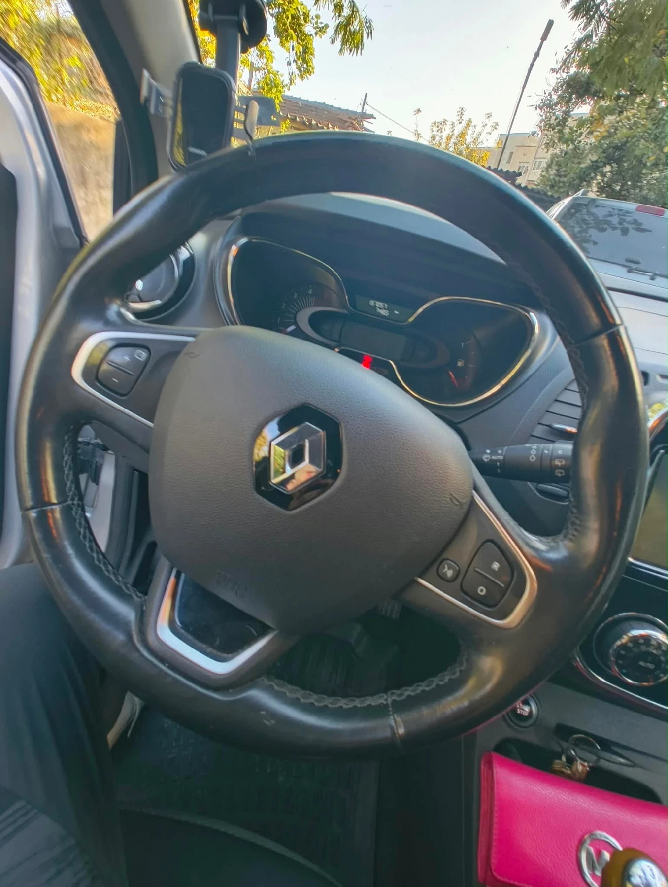 Renault Captur, снимка 14 - Автомобили и джипове - 56339492