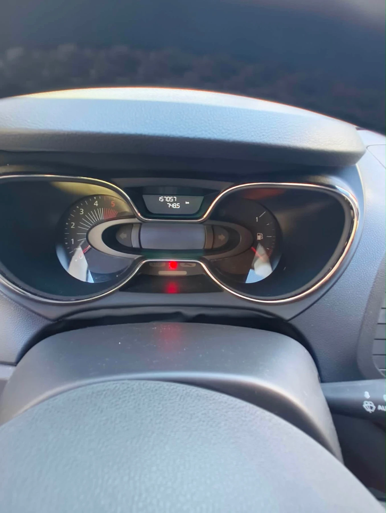 Renault Captur, снимка 16 - Автомобили и джипове - 56339492