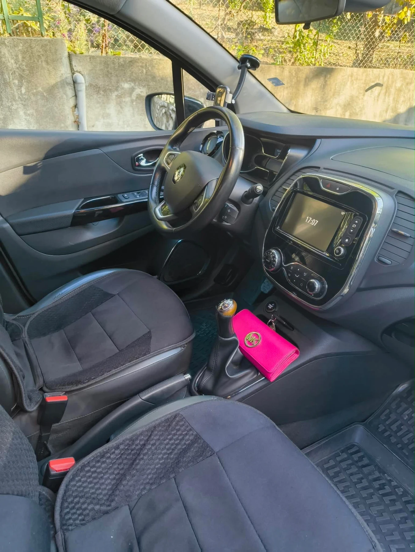 Renault Captur, снимка 9 - Автомобили и джипове - 56339492