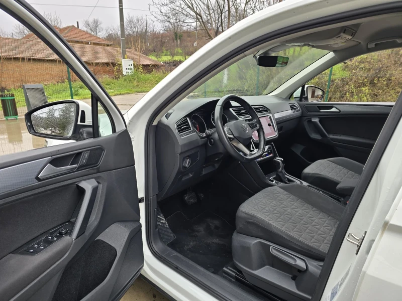 VW Tiguan 2.0TDI 150к.с LIFE Топ състояние , снимка 10 - Автомобили и джипове - 52671519