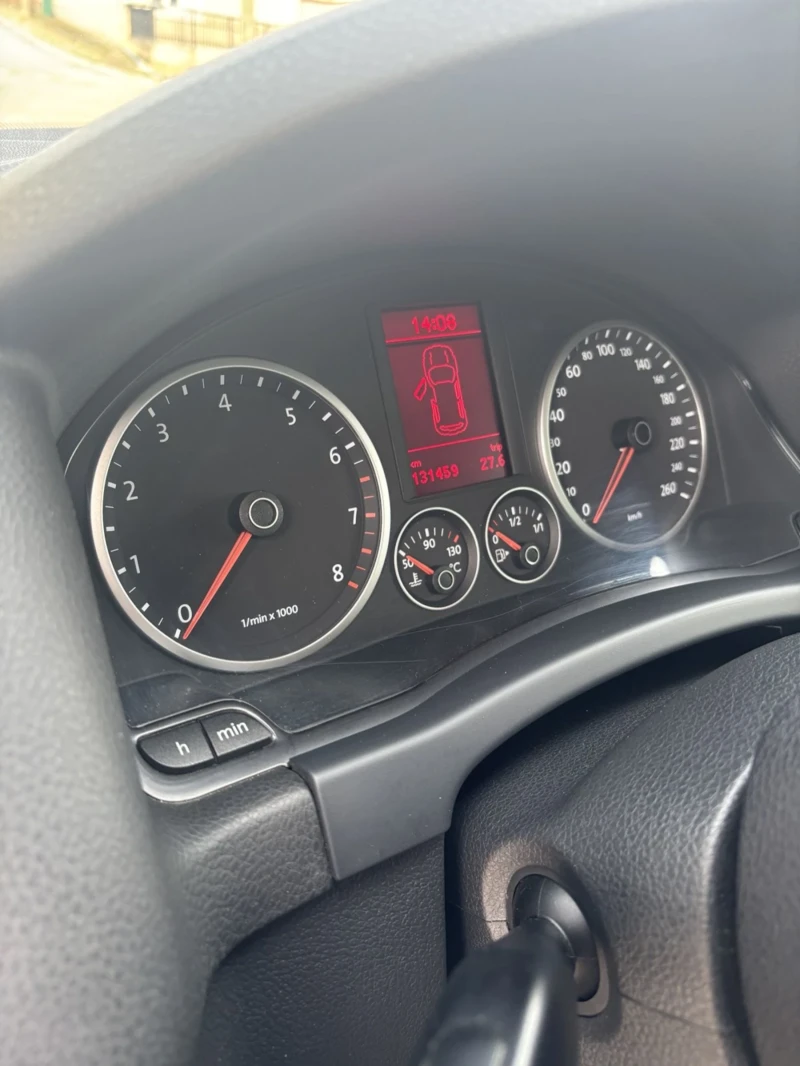 VW Tiguan 1.4 TSI, снимка 11 - Автомобили и джипове - 52699881