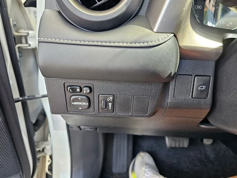 Toyota Rav4 2.5 4WD HYBRID, снимка 14 - Автомобили и джипове - 55279122