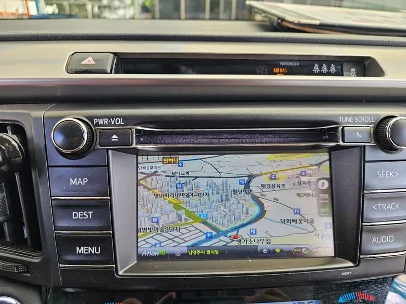 Toyota Rav4 2.5 4WD HYBRID, снимка 11 - Автомобили и джипове - 55279122