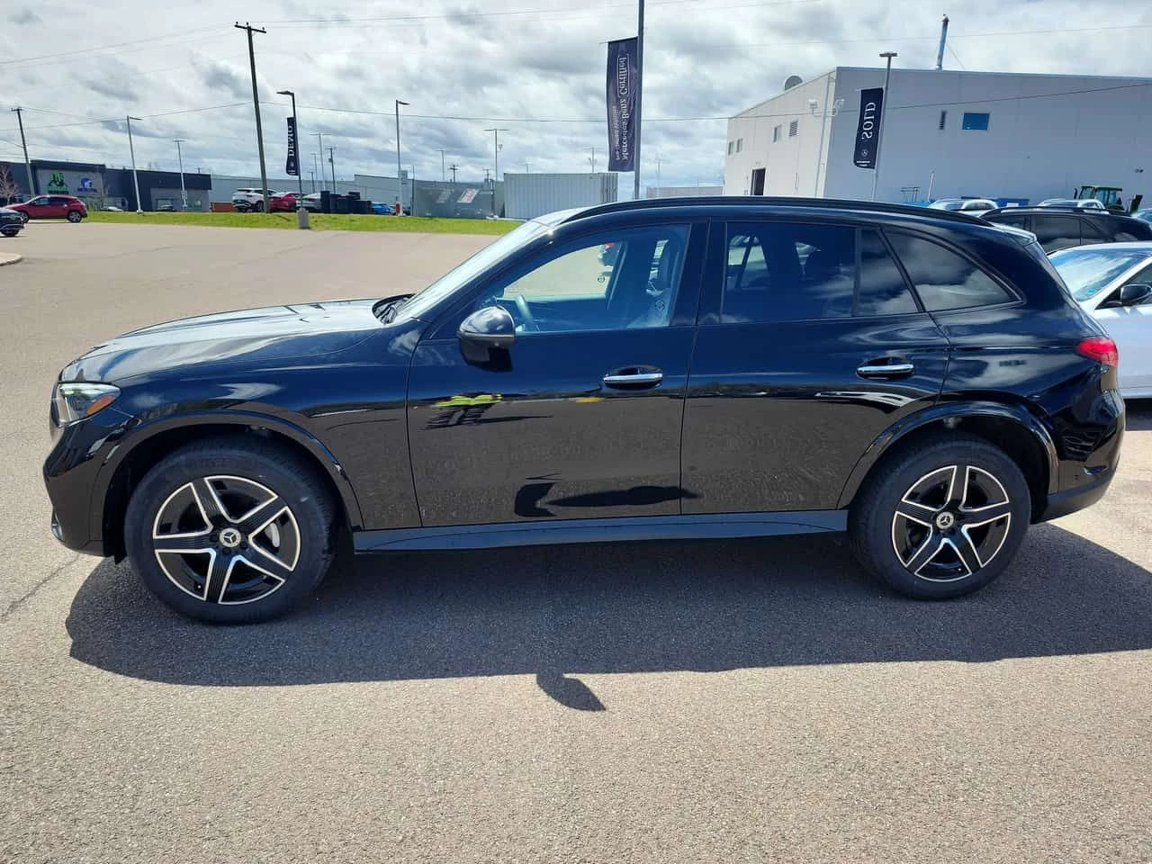 Mercedes-Benz GLC 300 /360/DIS/BURMESTER/АВТОКРЕДИТ , снимка 2 - Автомобили и джипове - 54651819