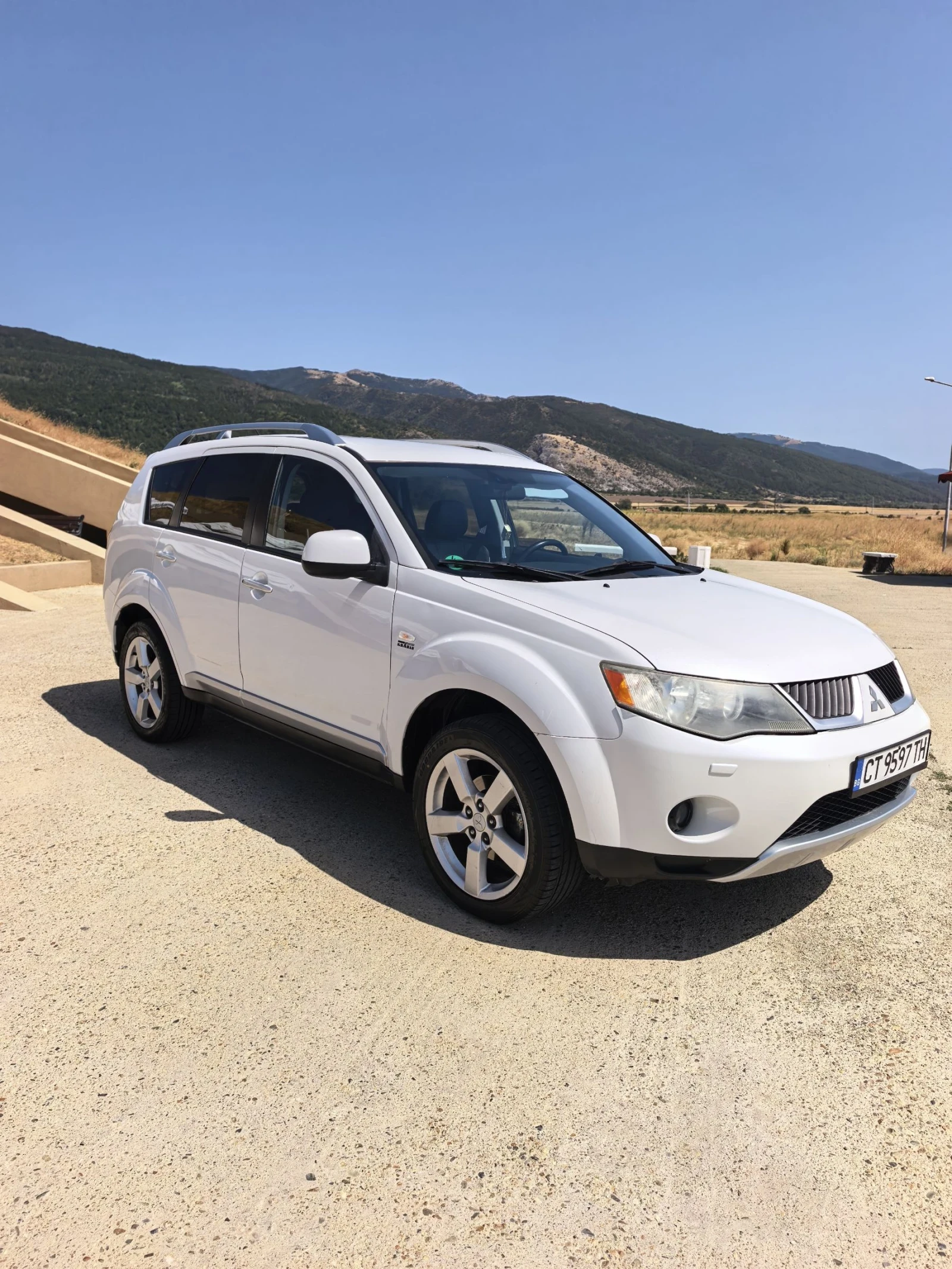 Mitsubishi Outlander, снимка 3 - Автомобили и джипове - 55874298