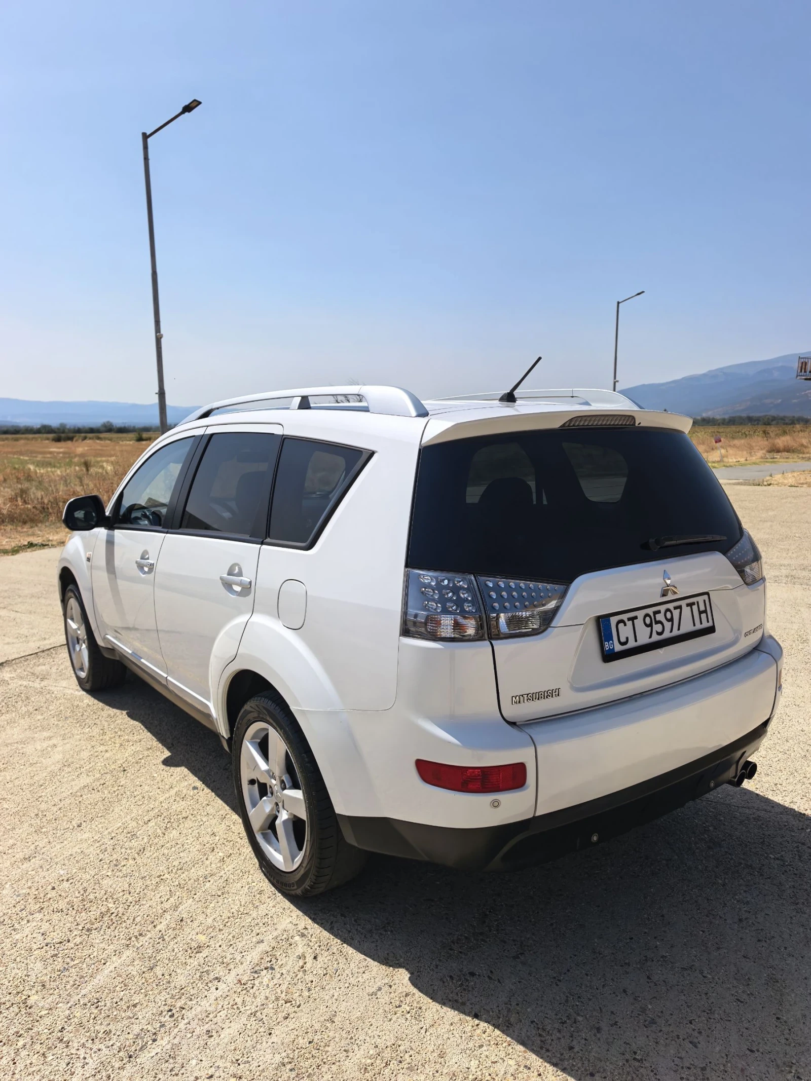 Mitsubishi Outlander, снимка 7 - Автомобили и джипове - 55874298