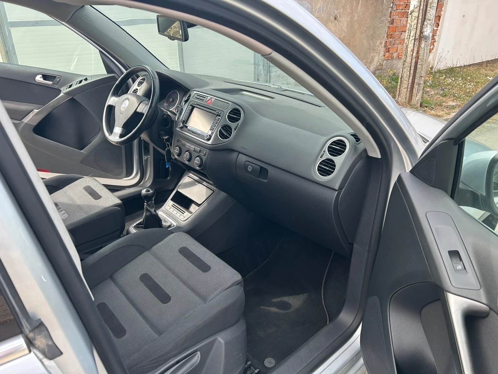 VW Tiguan 2.0TDI 170kc. 4MOTION, снимка 11 - Автомобили и джипове - 56140640