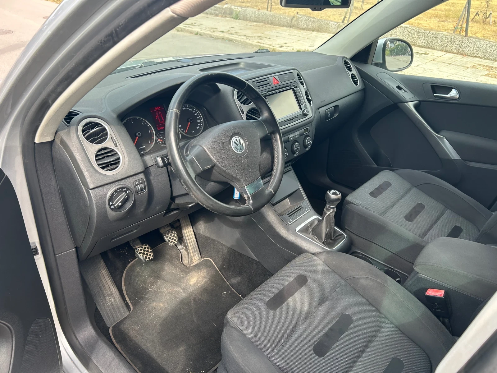 VW Tiguan 2.0TDI 170kc. 4MOTION, снимка 10 - Автомобили и джипове - 56140640