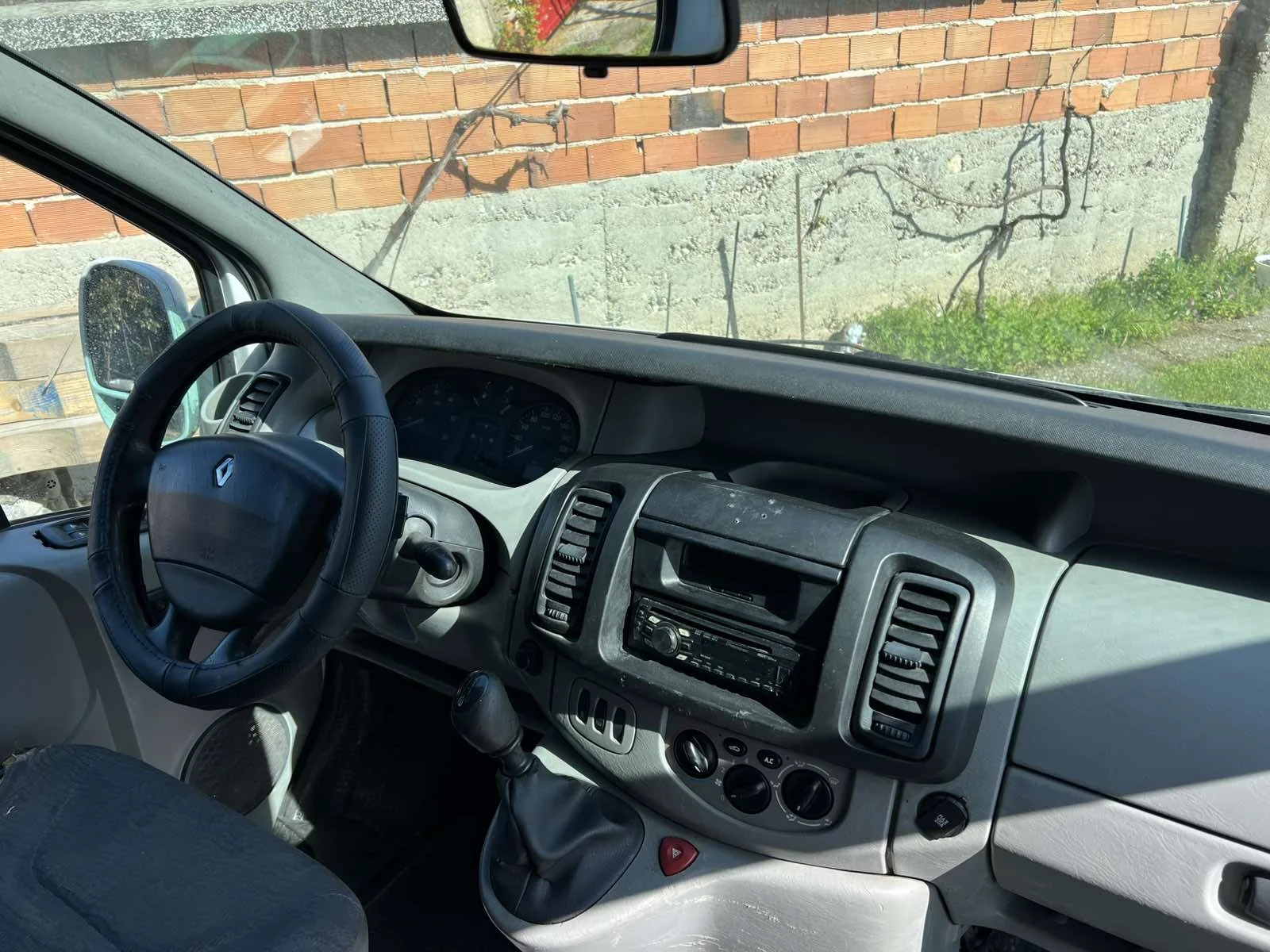 Renault Trafic 1.9 TDCI, снимка 13 - Бусове и автобуси - 54212706