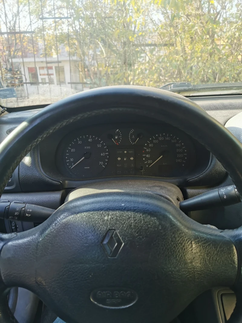 Renault Clio, снимка 7 - Автомобили и джипове - 48029103