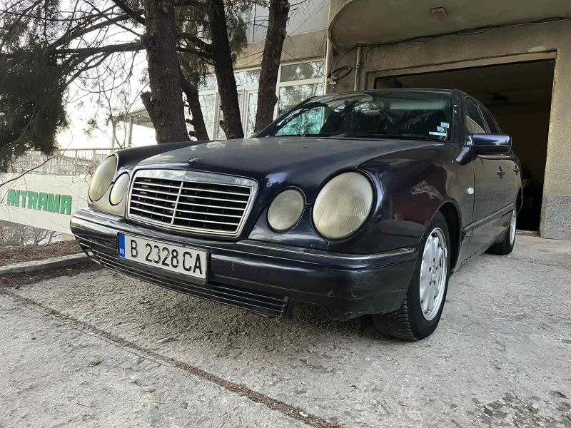 Mercedes-Benz E 200, снимка 2 - Автомобили и джипове - 48884183