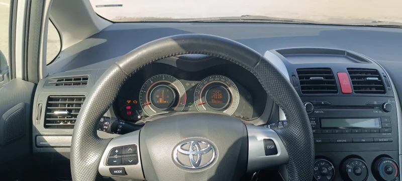 Toyota Auris, снимка 10 - Автомобили и джипове - 49289648