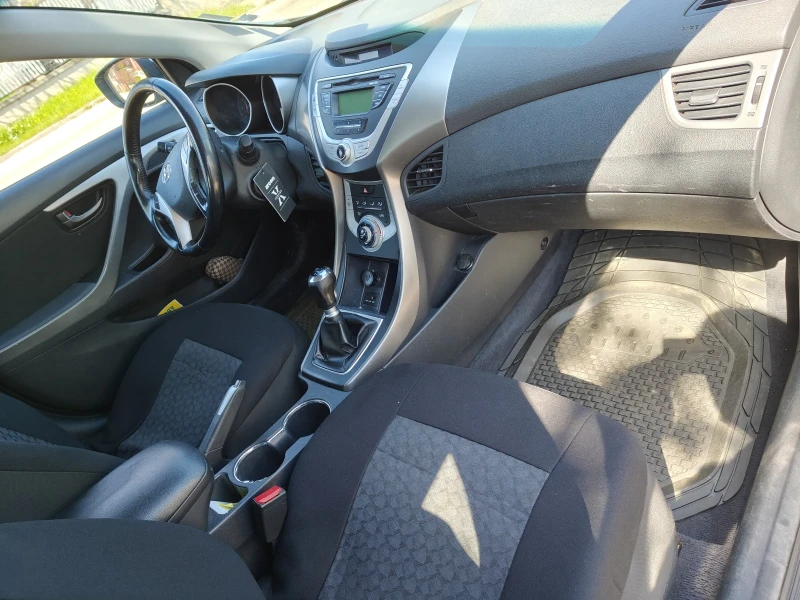 Hyundai Elantra, снимка 6 - Автомобили и джипове - 52864033