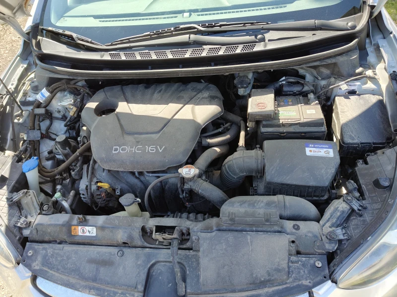 Hyundai Elantra, снимка 8 - Автомобили и джипове - 52864033