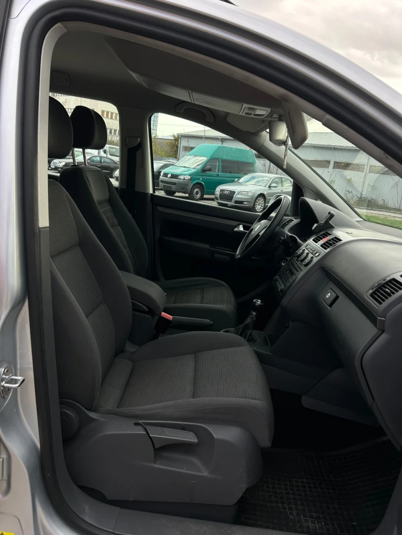 VW Touran 1.9 TDI 105ps 6скорости  Facelift, снимка 12 - Автомобили и джипове - 52499082