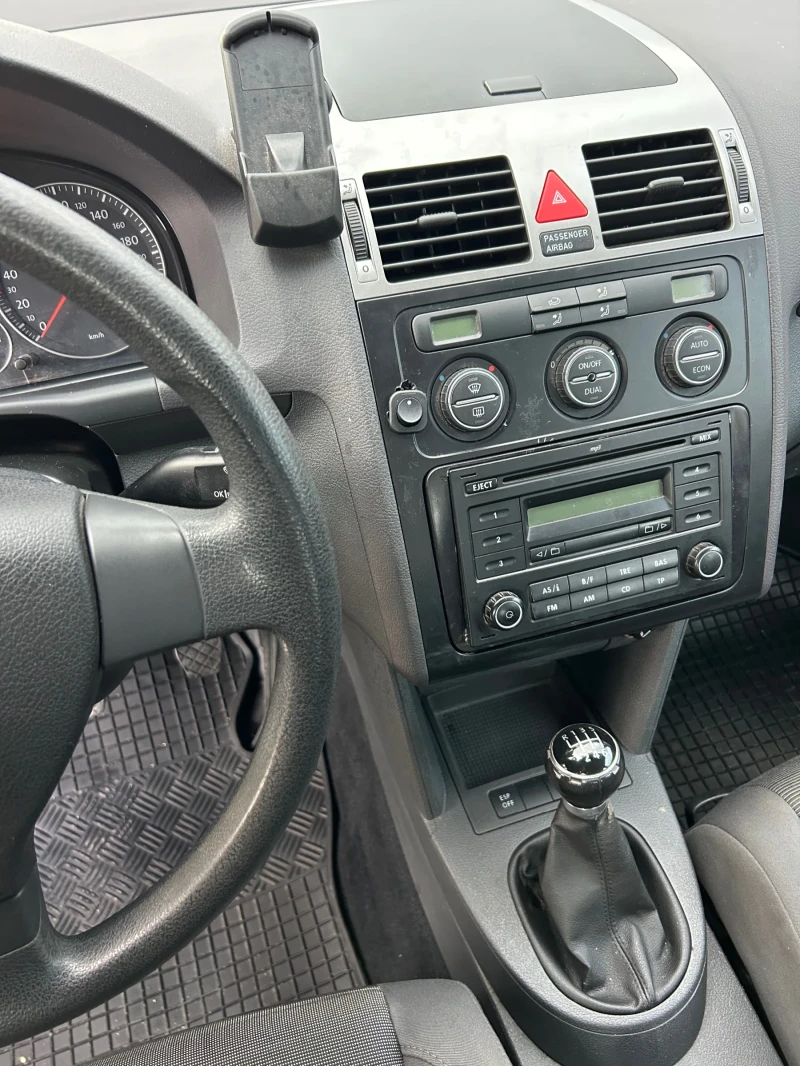 VW Touran 1.9 TDI 105ps 6скорости  Facelift, снимка 15 - Автомобили и джипове - 52499082