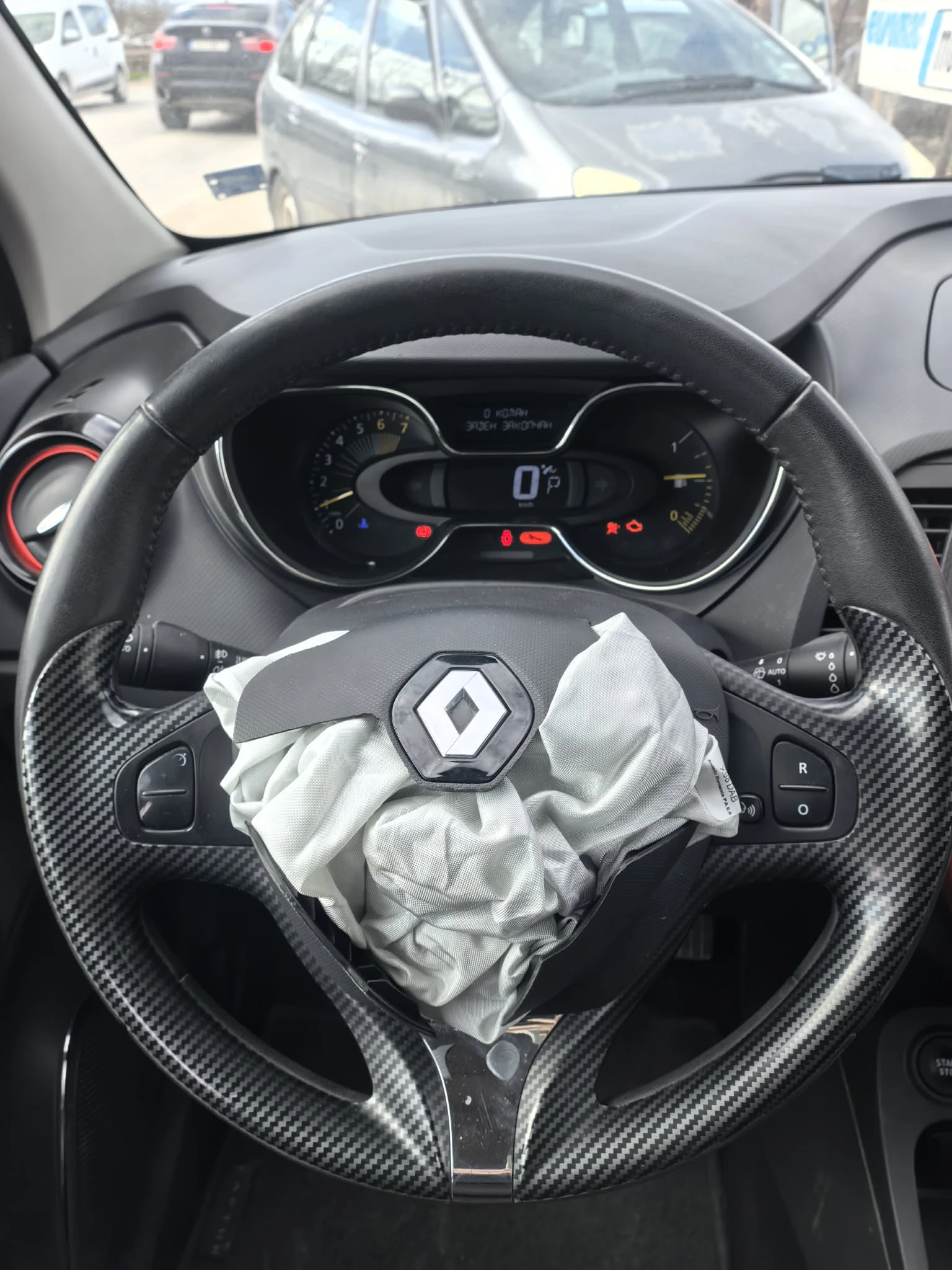 Renault Captur 1.2i, снимка 15 - Автомобили и джипове - 53634200
