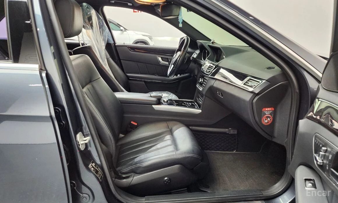 Mercedes-Benz E 220, снимка 11 - Автомобили и джипове - 53735175