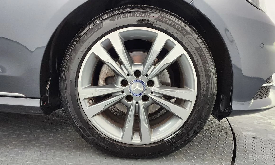 Mercedes-Benz E 220, снимка 5 - Автомобили и джипове - 53735175