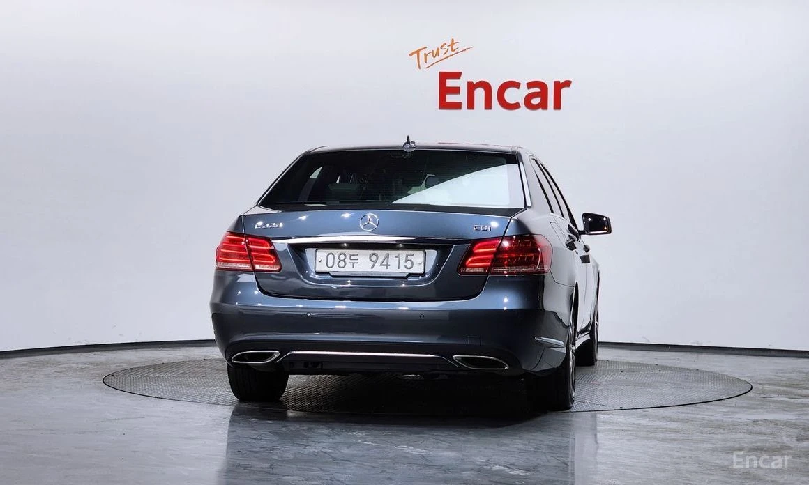 Mercedes-Benz E 220, снимка 4 - Автомобили и джипове - 53735175