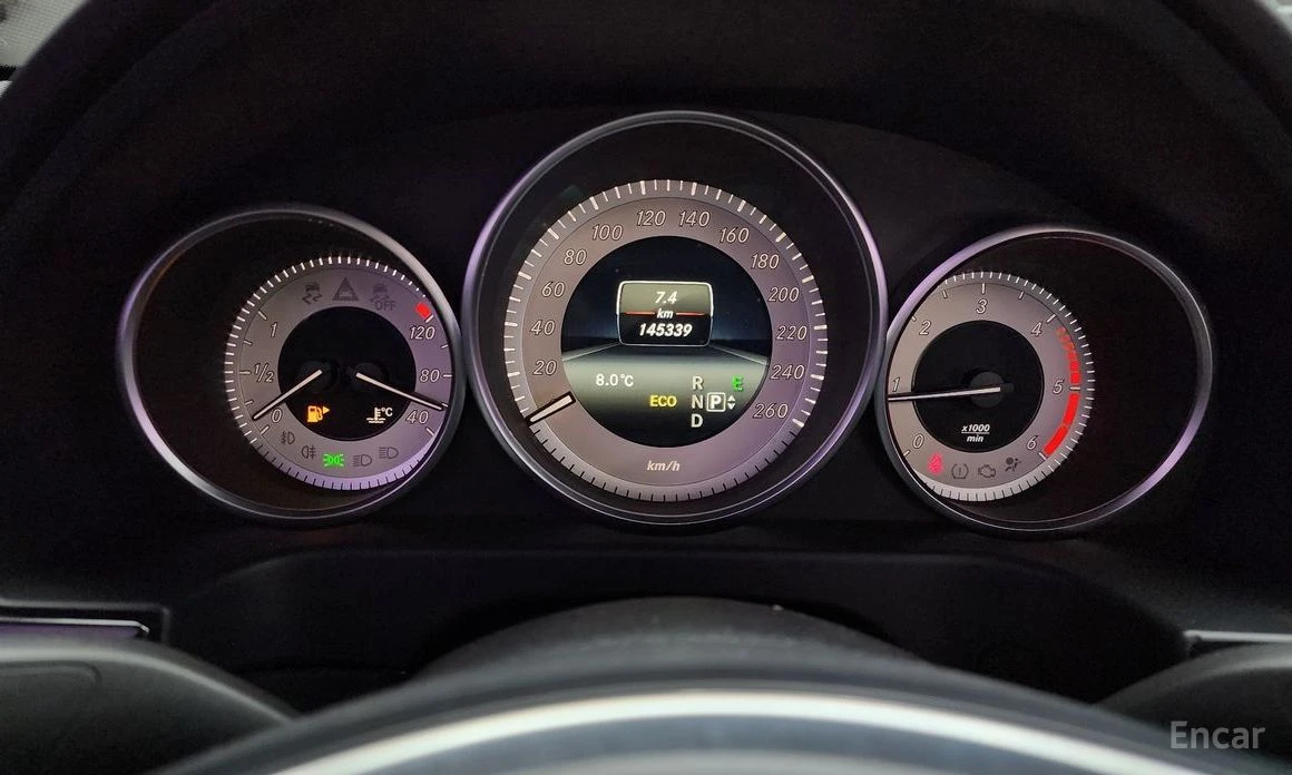 Mercedes-Benz E 220, снимка 8 - Автомобили и джипове - 53735175