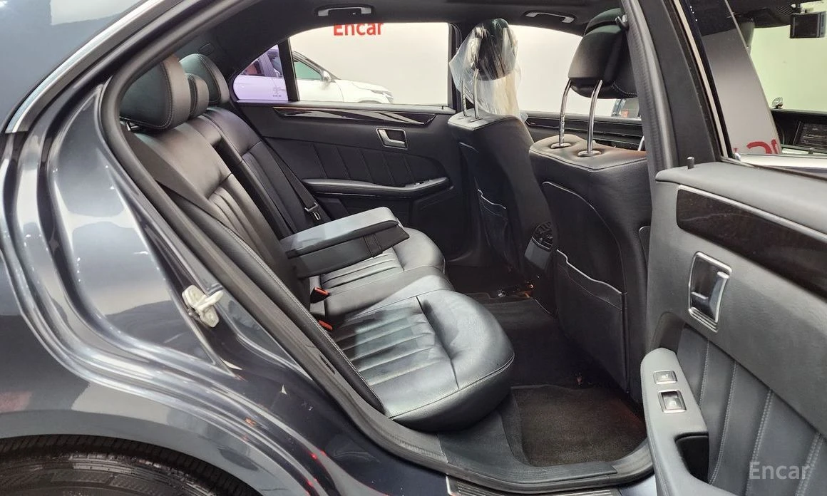 Mercedes-Benz E 220, снимка 12 - Автомобили и джипове - 53735175