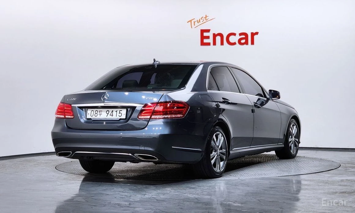 Mercedes-Benz E 220, снимка 2 - Автомобили и джипове - 53735175