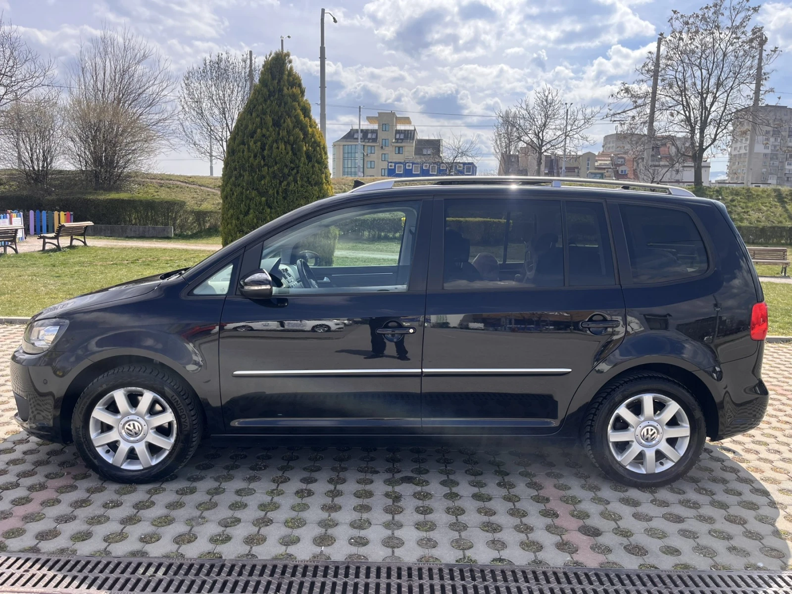 VW Touran 2.0TDI Panorama 7mes, снимка 15 - Автомобили и джипове - 53986975