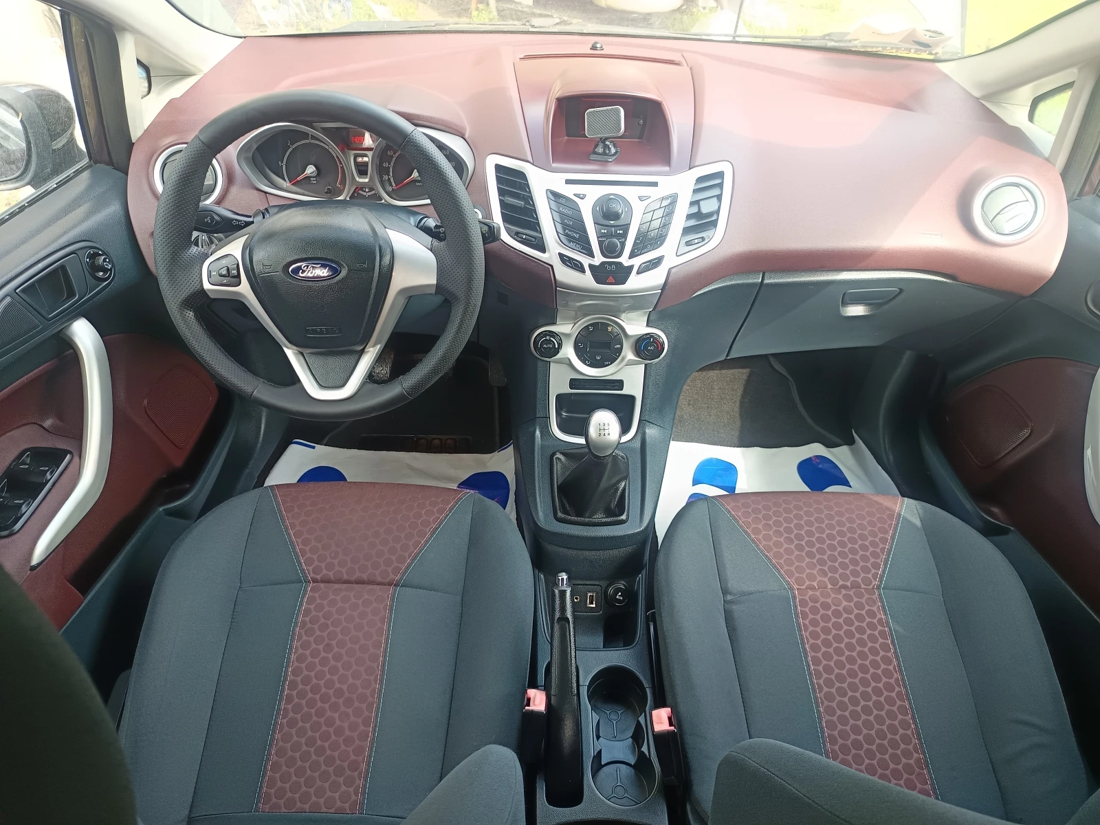 Ford Fiesta 1.4 , снимка 11 - Автомобили и джипове - 54114662