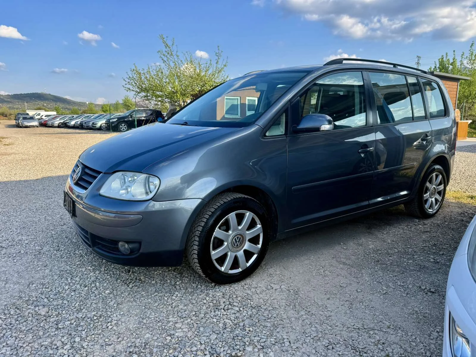 VW Touran 1.9TDI 7-места, снимка 2 - Автомобили и джипове - 54234285