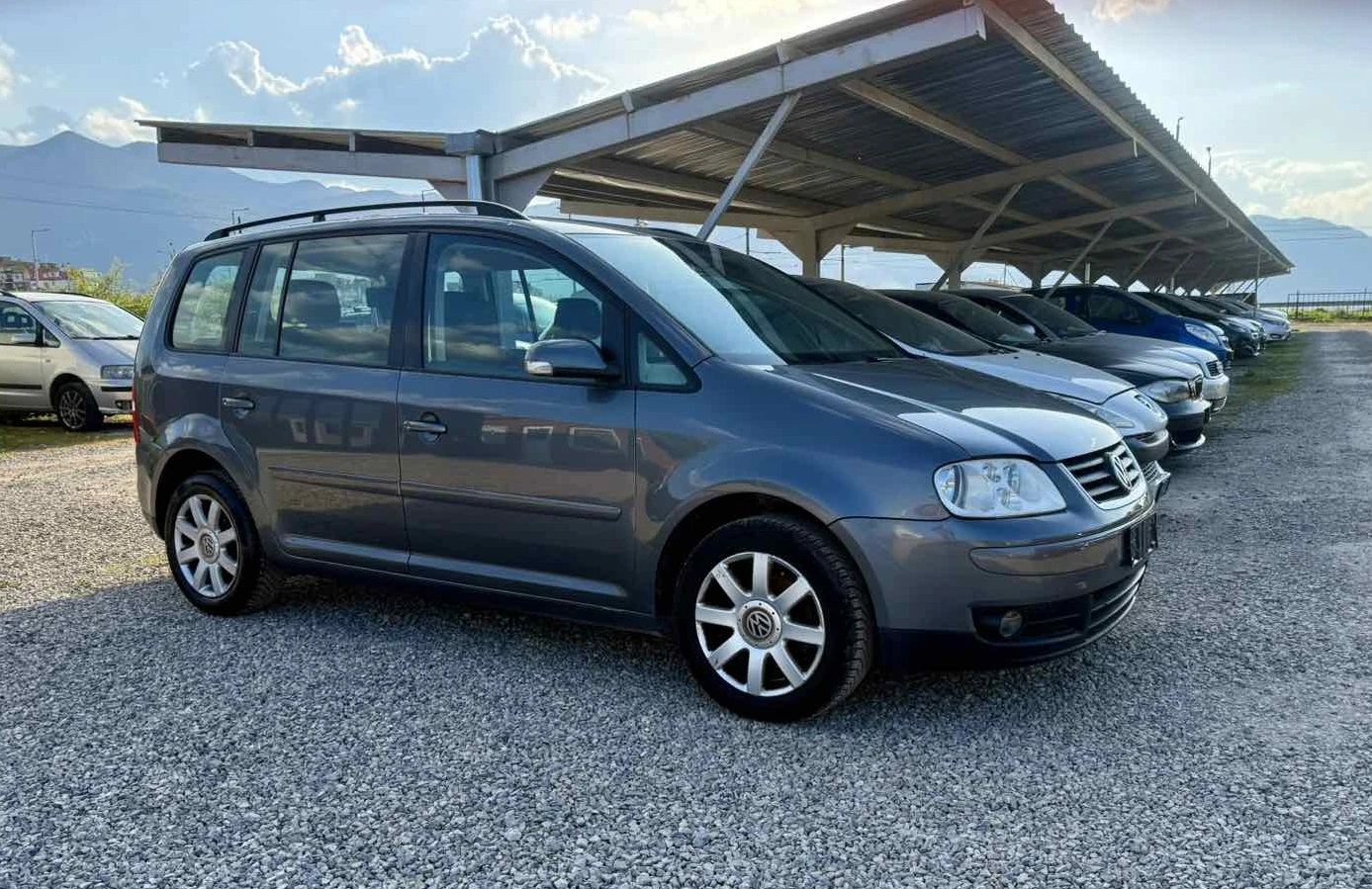 VW Touran 1.9TDI 7-места, снимка 4 - Автомобили и джипове - 54234285