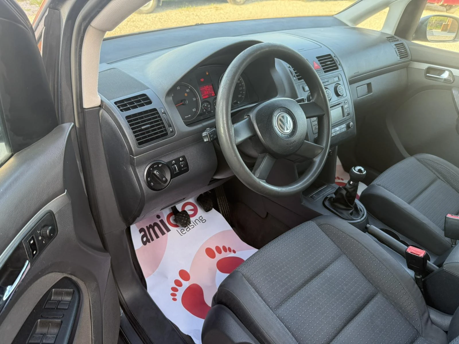 VW Touran 1.9TDI 7-места, снимка 10 - Автомобили и джипове - 54234285