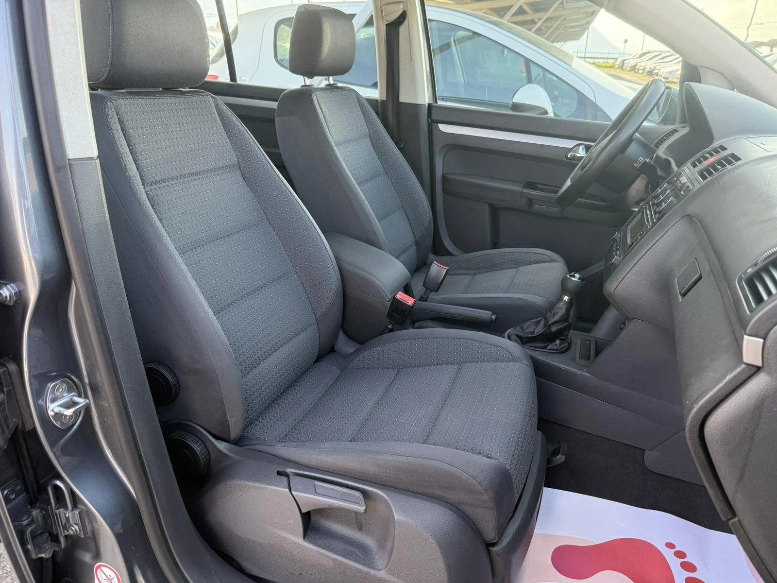 VW Touran 1.9TDI 7-места, снимка 12 - Автомобили и джипове - 54234285