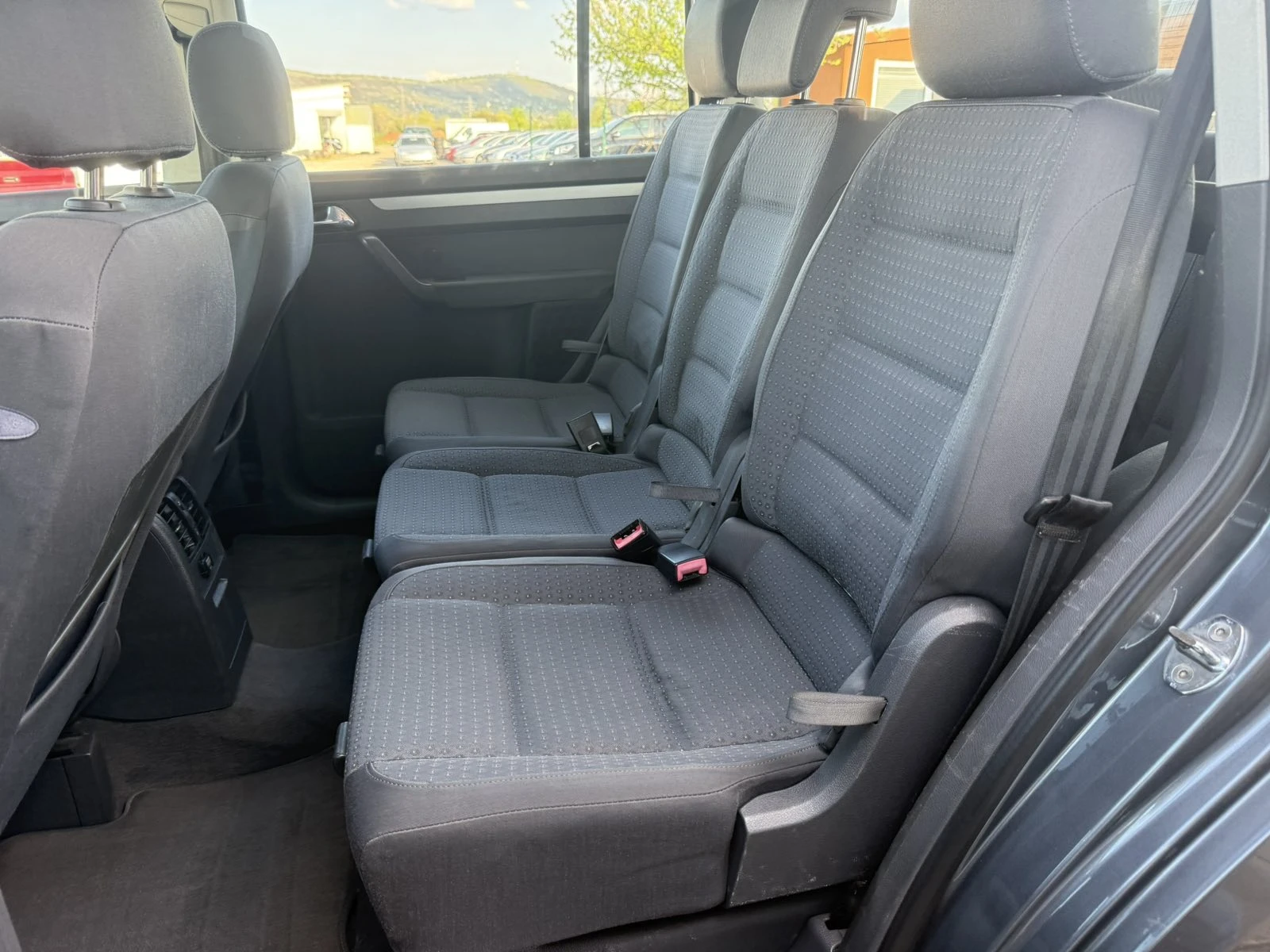 VW Touran 1.9TDI 7-места, снимка 15 - Автомобили и джипове - 54234285