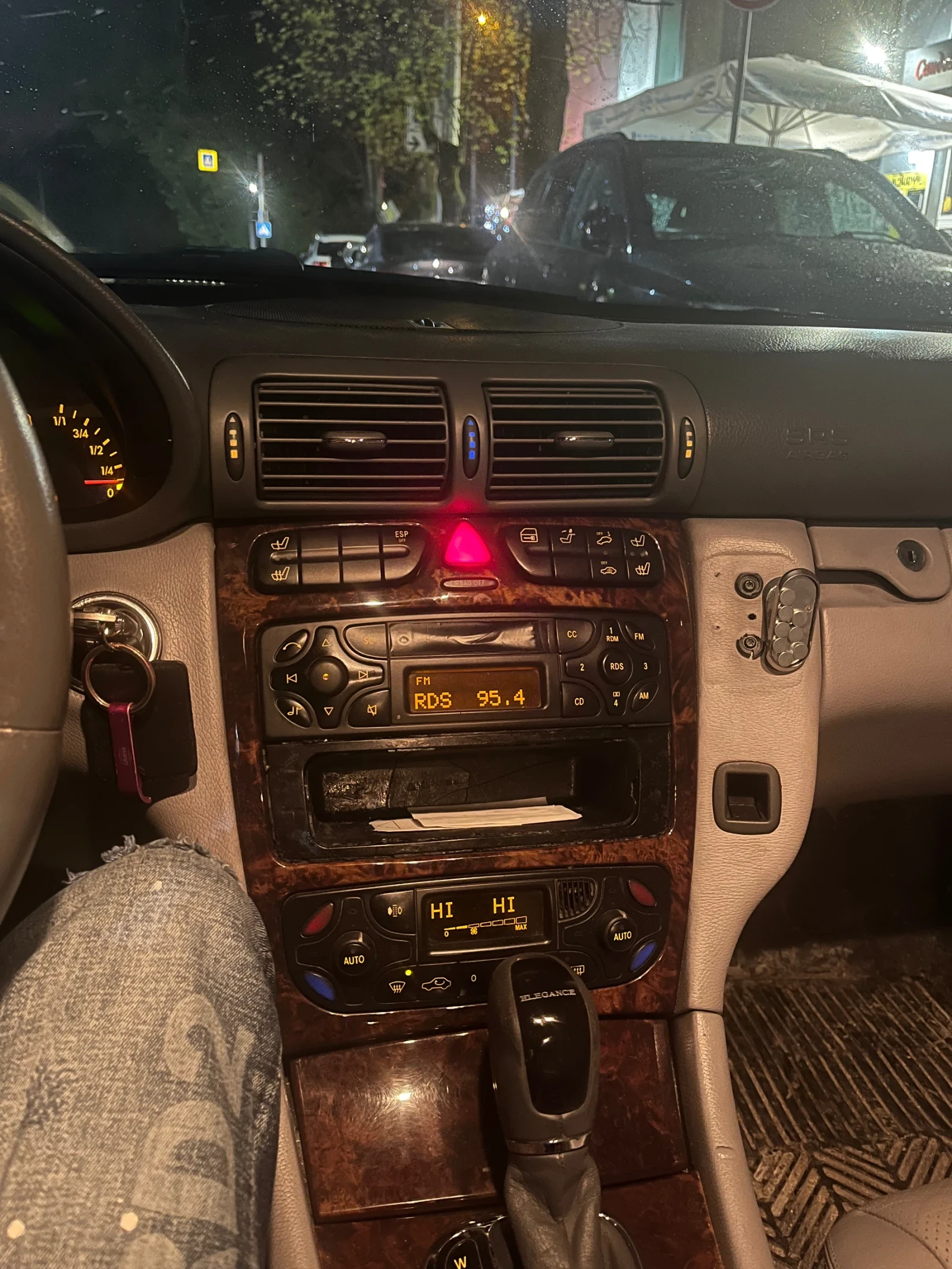 Mercedes-Benz C 220, снимка 13 - Автомобили и джипове - 54358153