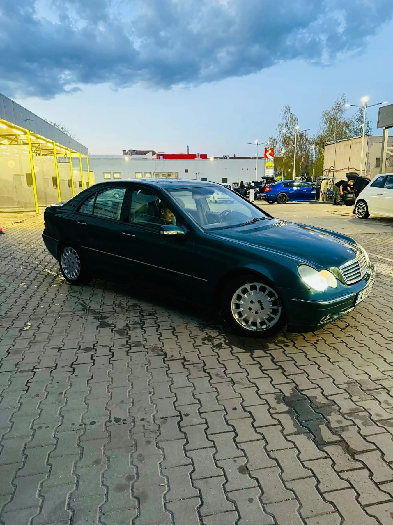Mercedes-Benz C 220, снимка 4 - Автомобили и джипове - 54358153