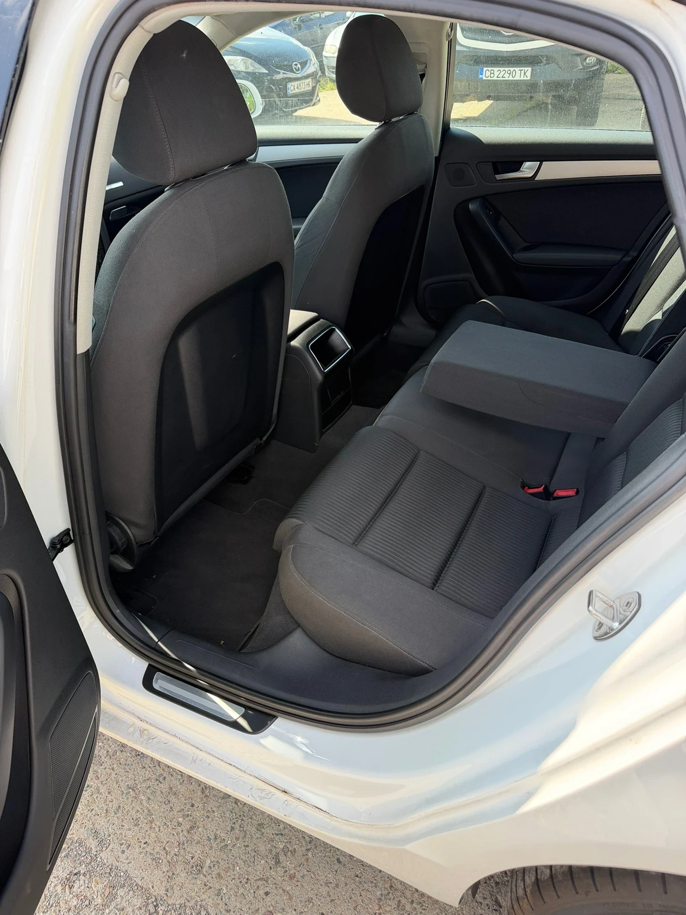 Audi A4 2.0 TDI / Automat, снимка 8 - Автомобили и джипове - 54794686