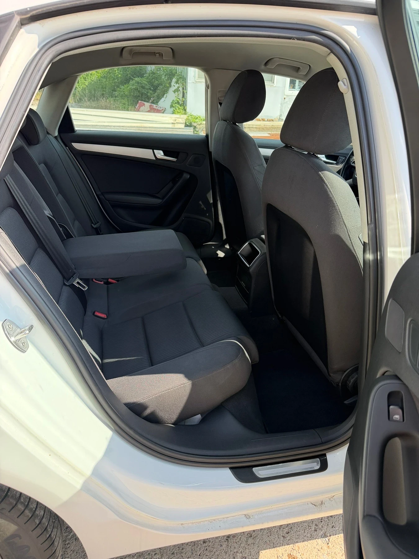 Audi A4 2.0 TDI / Automat, снимка 11 - Автомобили и джипове - 54794686