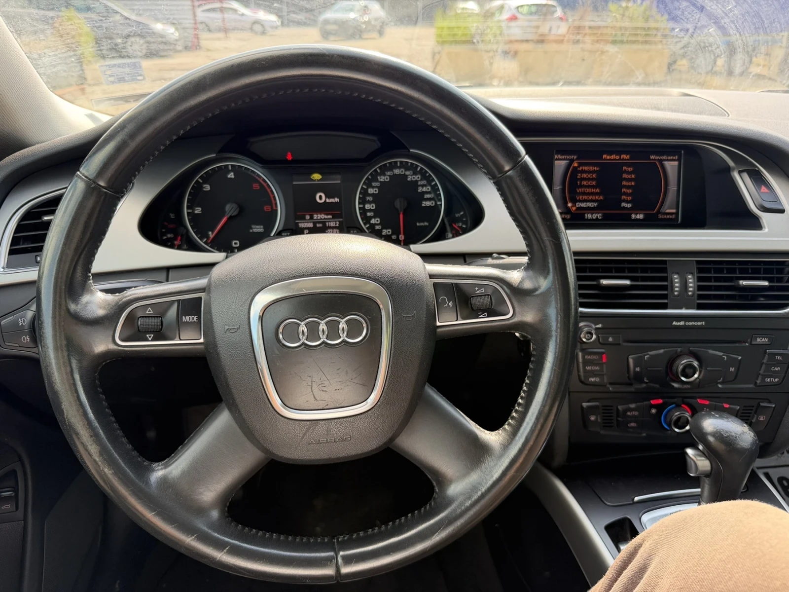 Audi A4 2.0 TDI / Automat, снимка 12 - Автомобили и джипове - 54794686