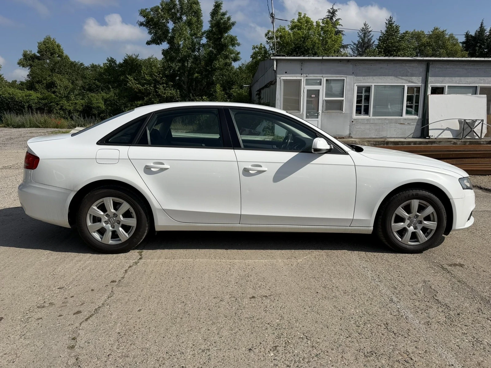 Audi A4 2.0 TDI / Automat, снимка 5 - Автомобили и джипове - 54794686
