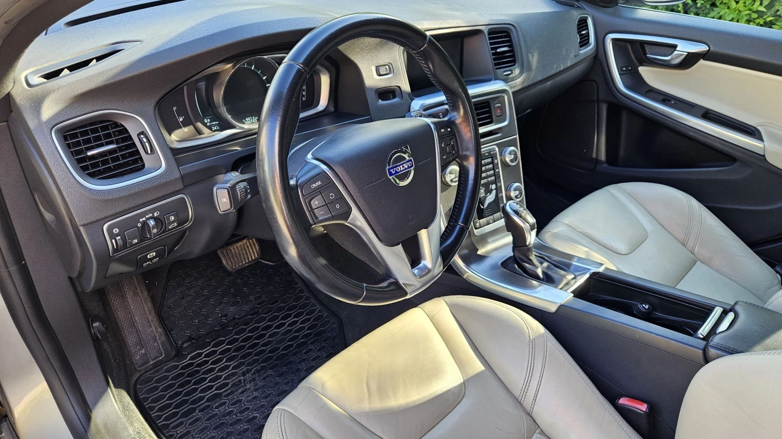 Volvo S60 T5, снимка 13 - Автомобили и джипове - 54970639
